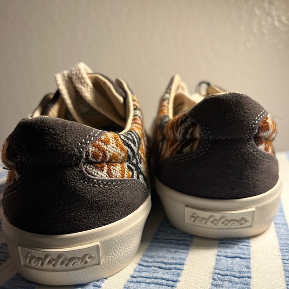 Inkkas Low Top Sneakers - Picture 3 of 7
